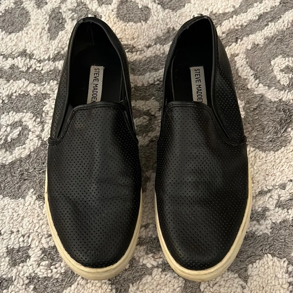 Steve Madden Ezeke perforated leather sneakers, black, size 9, pre-loved! - Picture 1 of 5
